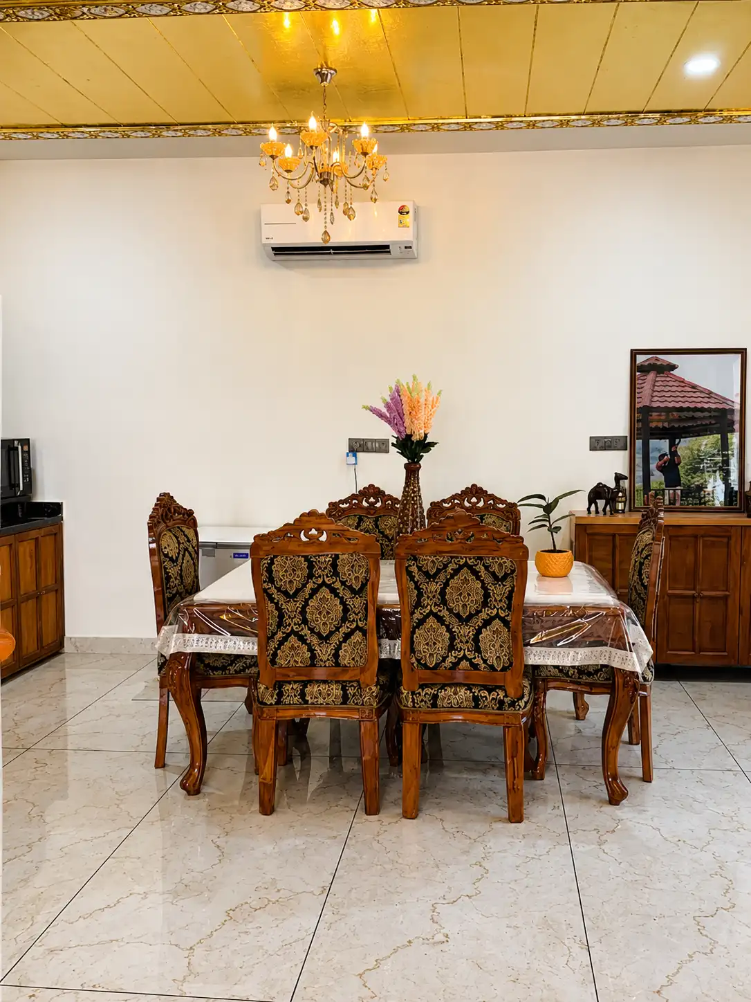 Royal Ambience